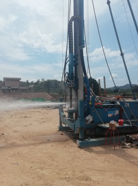 Triple screw drilling rig working on sandstone and mud layer