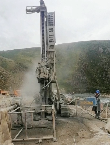 HDL-300 top-drive drilling machine working in Xinjiang conglomerate formation